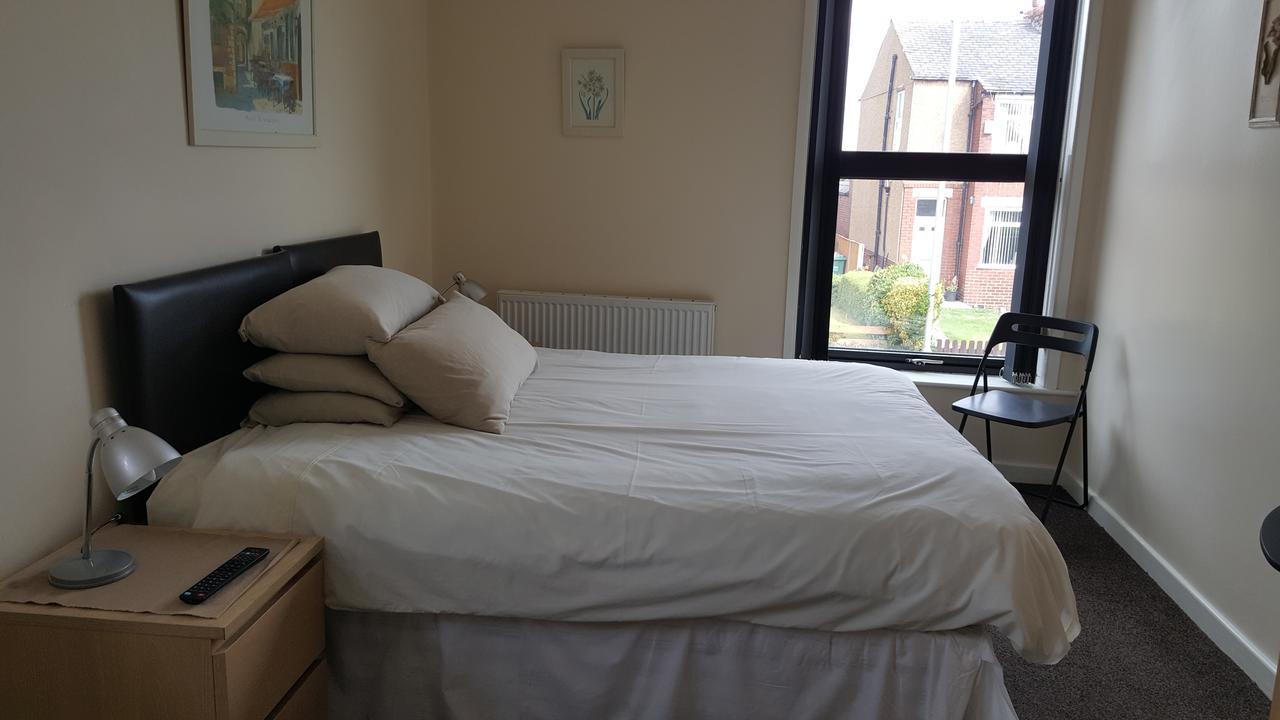 Kings Arms Hotel Farnworth Eksteriør billede